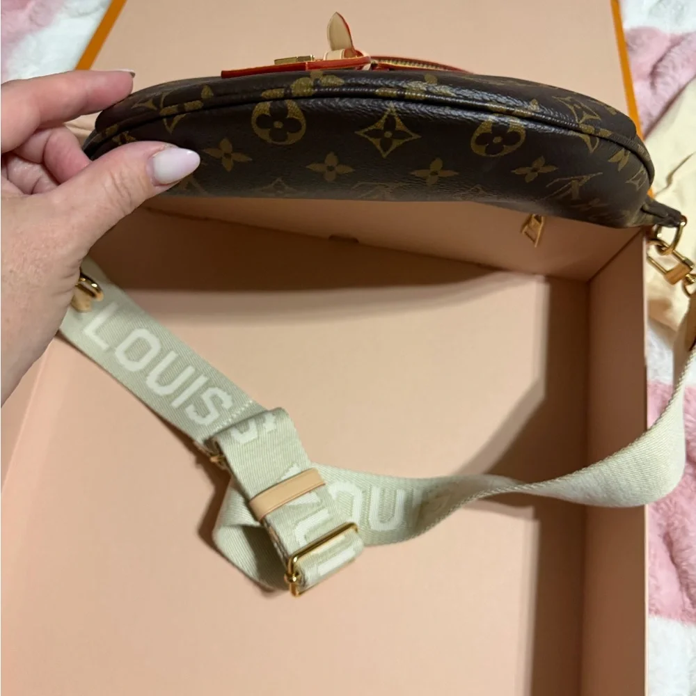 Louis Vuitton Brown and Tan Monogram High Rise Bumbag - Picture 4 of 10